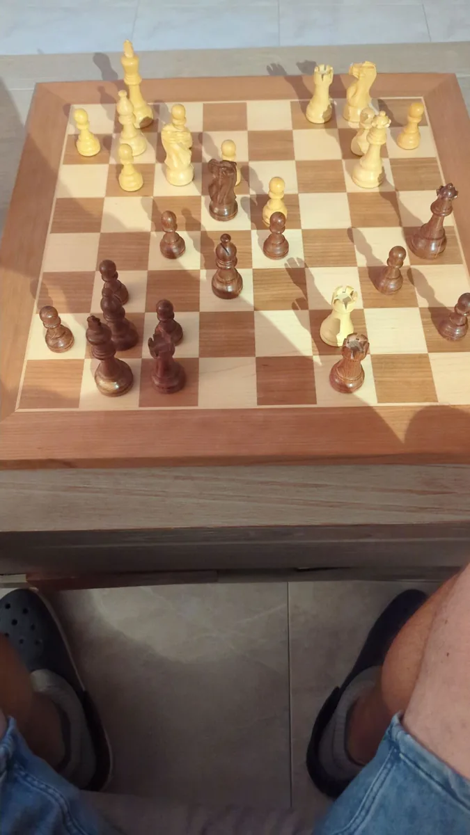 Турнирная Chessnut Pro в гостиной Сержа